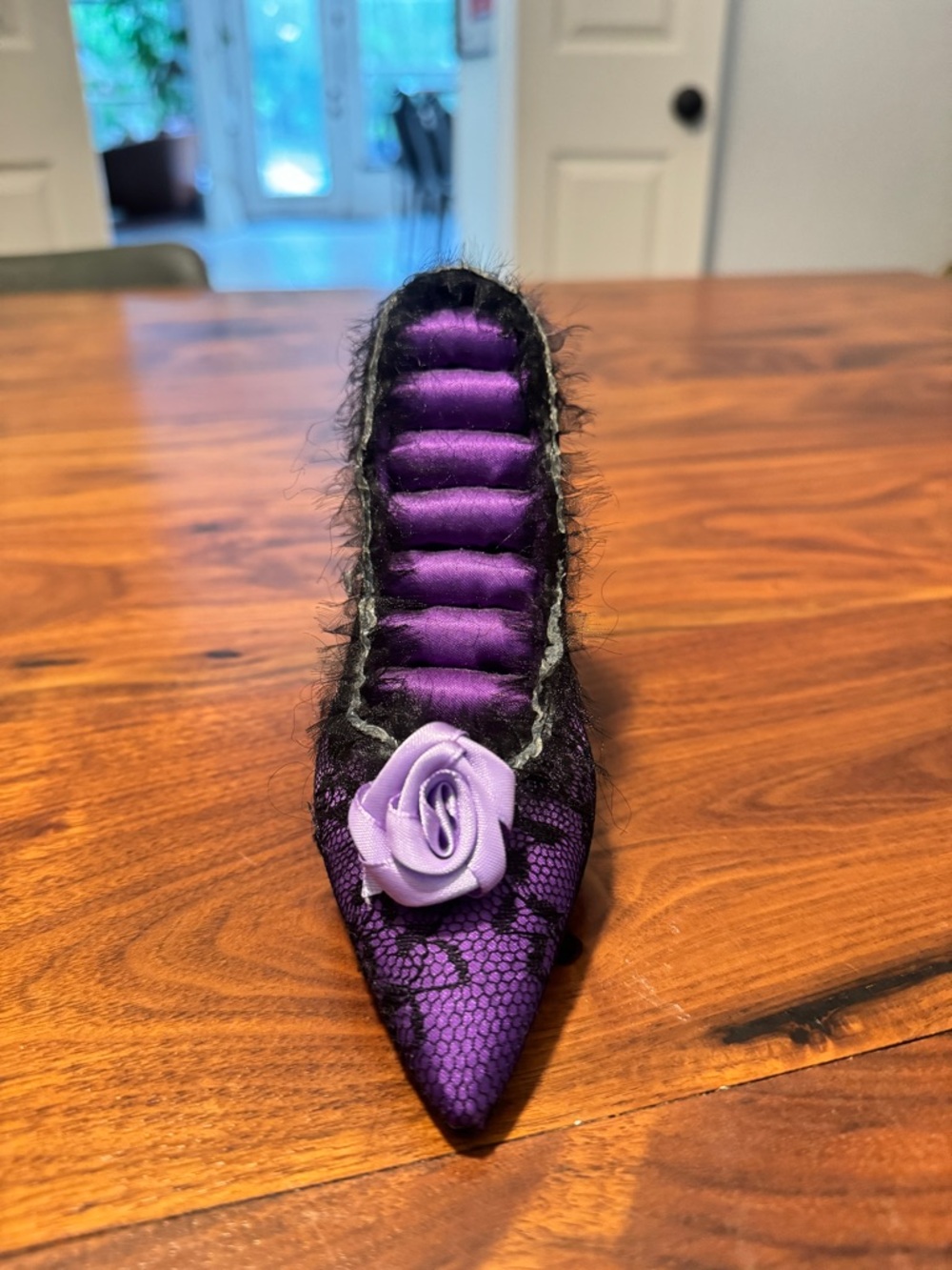 Decorative Purple High Heel Shoe Ring Holder Organizer 7” x 4.5” x 2” - Picture 3 of 8